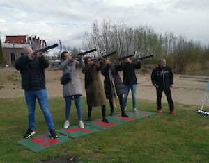 Laserkleiduif schieten